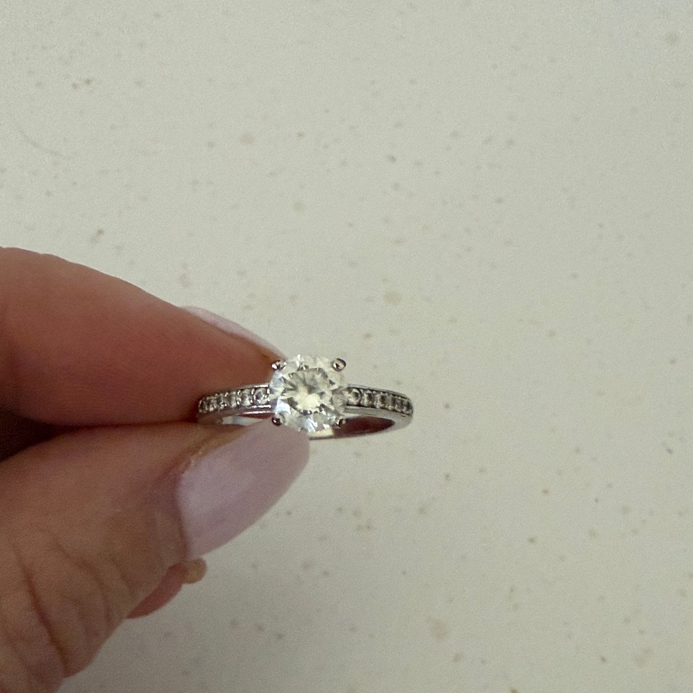 Classic Solitaire Swarovski Ring in Silver with Clear Stone